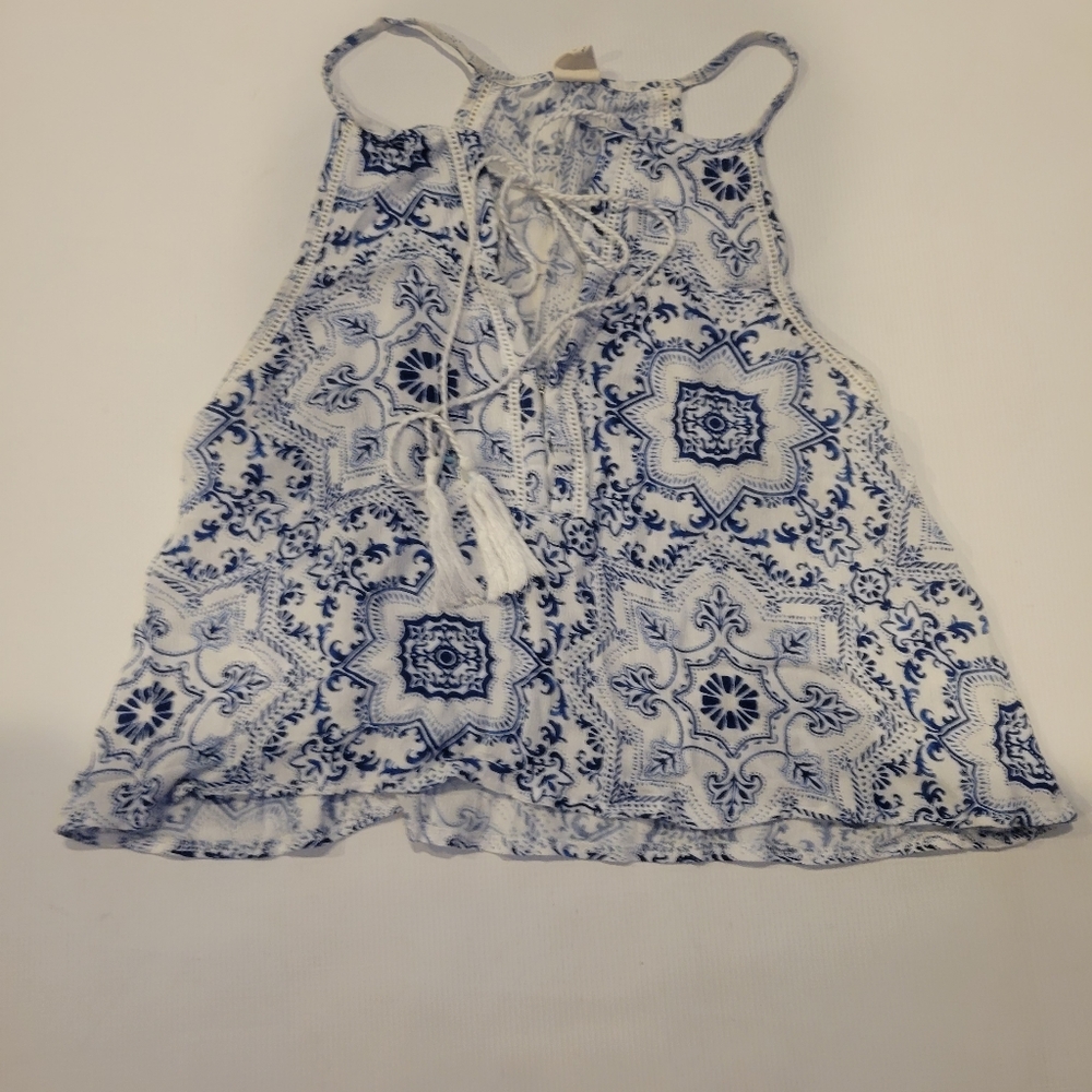 Me To We white sleeveless loose fit blouse size XS
